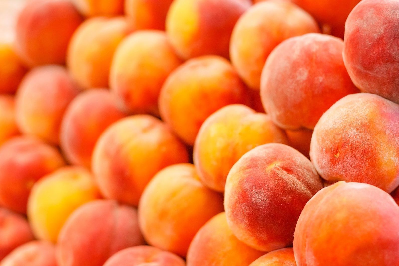 Non-stop Fresh Peaches